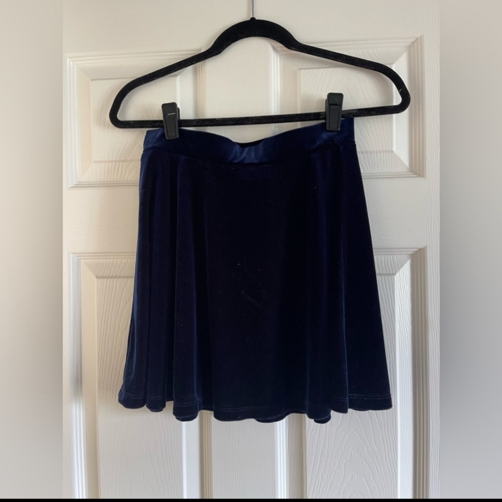 Short midnight blue velvet skirt!